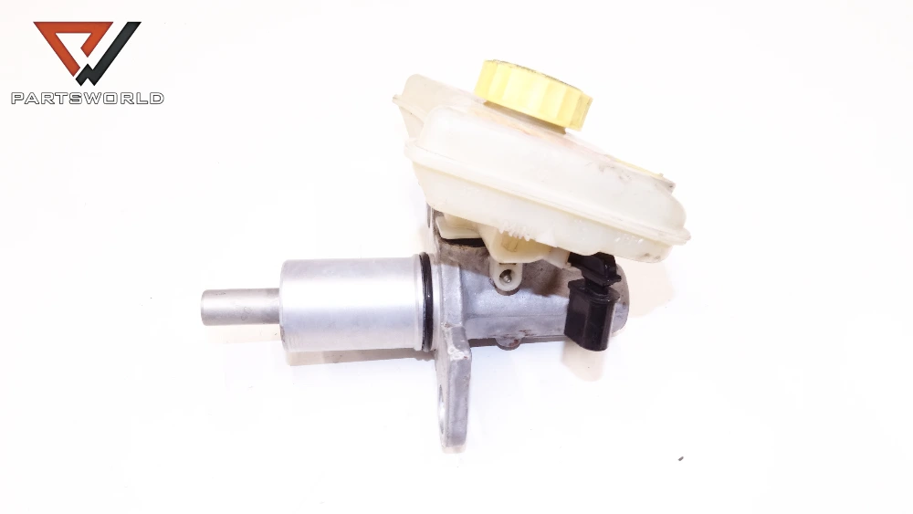 Спирачна помпа с казанче за audi a6 (4f,c6) quattro 3.0 tdi 224 hp (combi) Спирачна помпа с казанче за audi a6 (4f,c6) quattro 3.0 tdi 224 hp (combi)