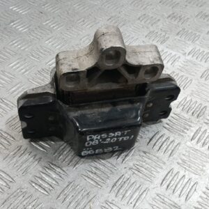 Тампон двигател VW Passat B6 2.0TDI 2006г.