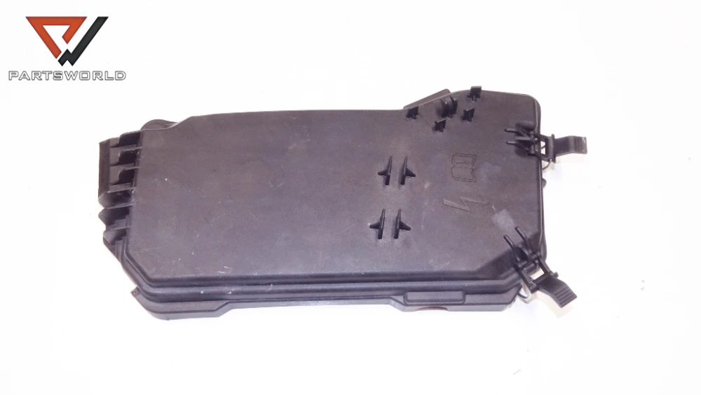 Капак бушонно табло А2045400082 за Mercedes-Benz C-class (W204) C 180 1.8 Kompressor 156 hp (sedan)