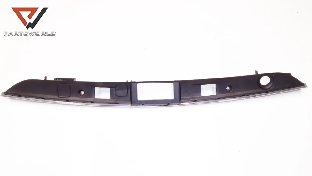 Лайсна заден капак за mercedes-benz c-class (w204) c 180 1.8 kompressor 156 hp (sedan) Лайсна заден капак за mercedes-benz c-class (w204) c 180 1.8 kompressor 156 hp (sedan)