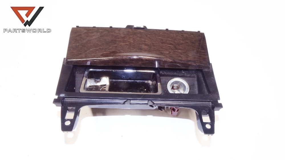 Пепелник със запалка A2046800179 за Mercedes-Benz C-class (W204) C 180 1.8 Kompressor 156 hp (sedan)