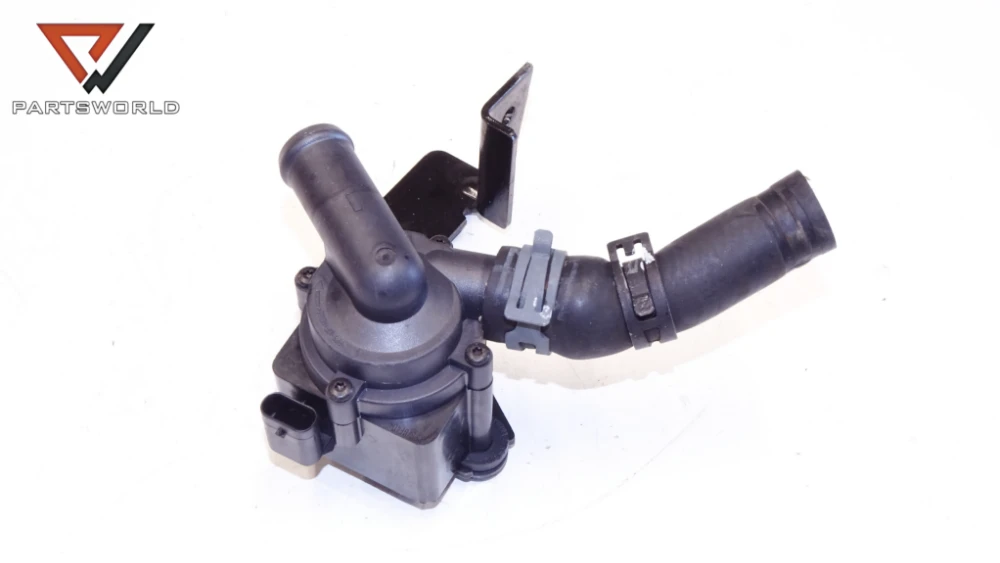 Водна рециркулационна помпа 03l965561 за audi a4 (b8 8k) 2.0 tdi 143 hp (avant) Водна рециркулационна помпа 03l965561 за audi a4 (b8 8k) 2.0 tdi 143 hp (avant)